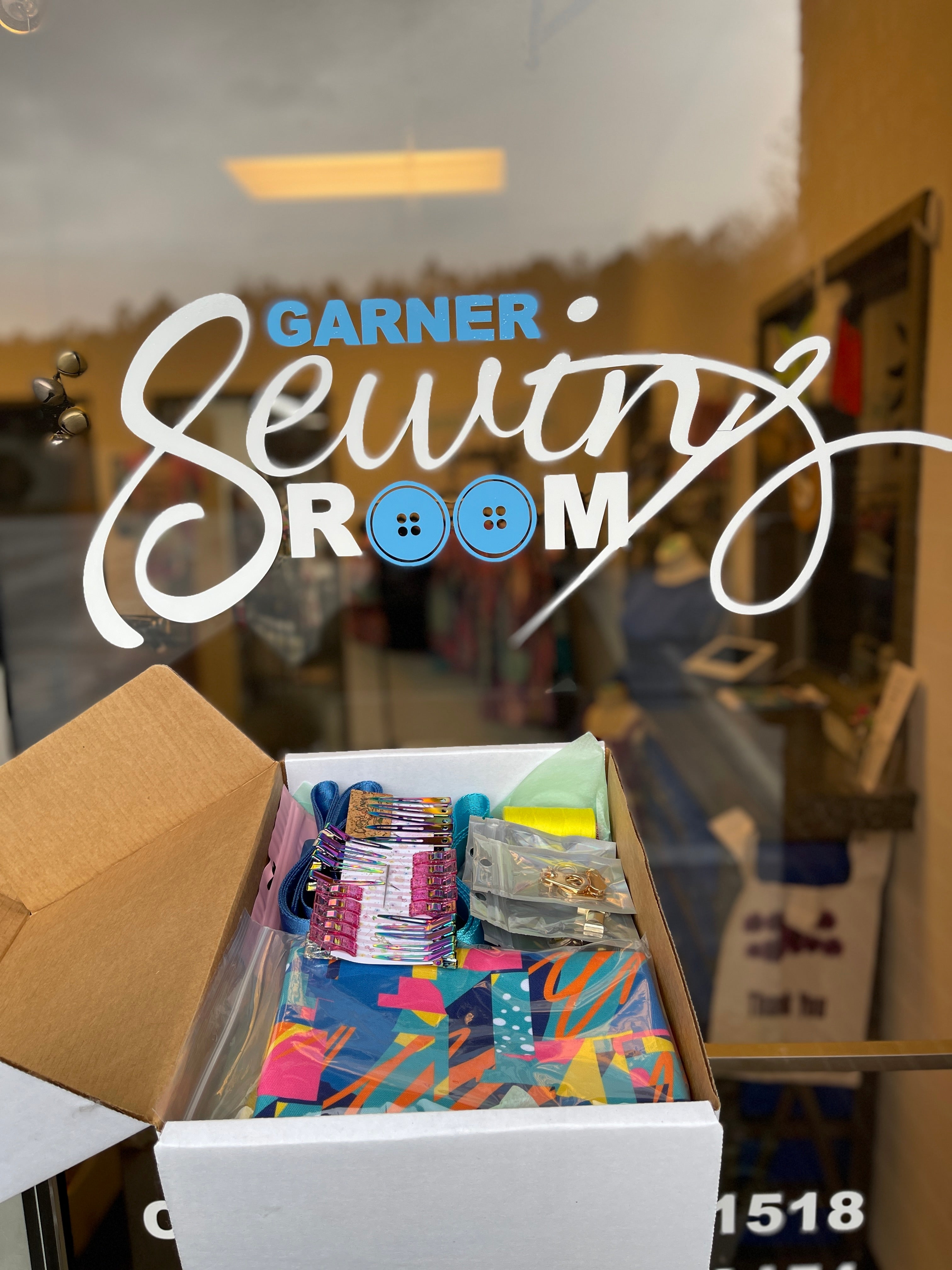 Screw on Purse Feet - Hardware 5pk – Garner Sewing Room